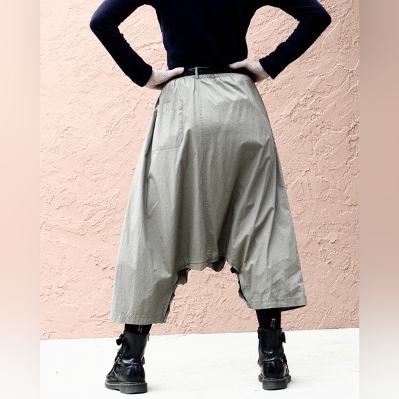 Stylish Gray Women's Pants - Picture 2 of 10